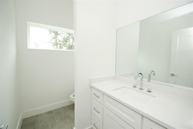 Building Photo - 7707 Jack Oak Ave