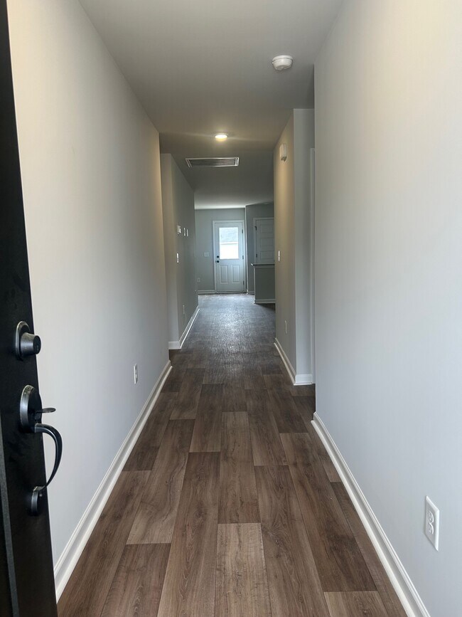 Building Photo - 1732 King Oaks Lp