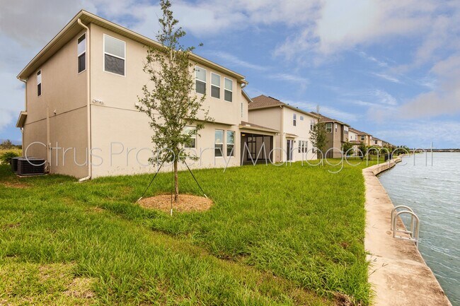 Building Photo - Beautiful Waterfront Home (4/3.5) in Grove...