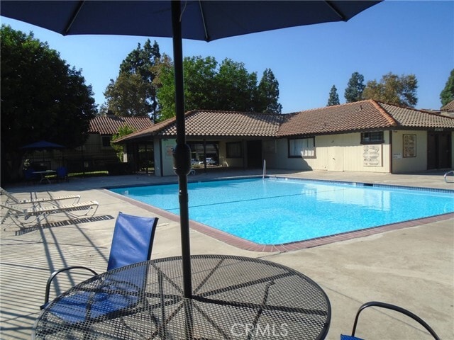 Building Photo - 9361 Shadowood Dr