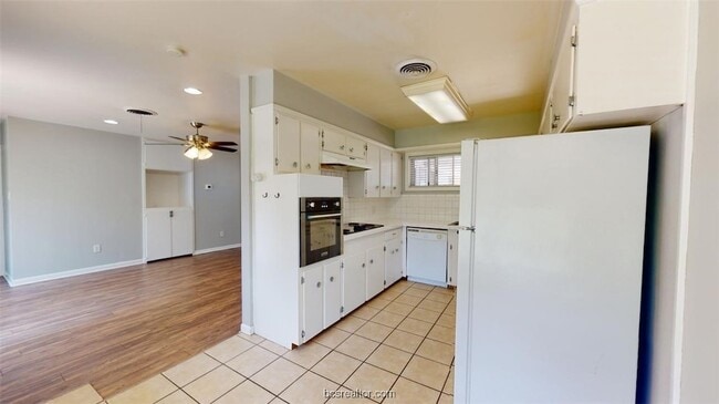 Building Photo - 1618 George Bush Dr