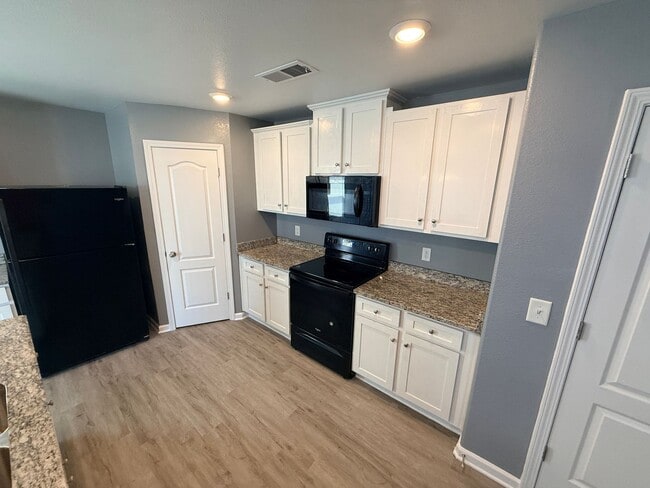 Building Photo - Beautiful Townhome in Charlotte, minutes from the airport