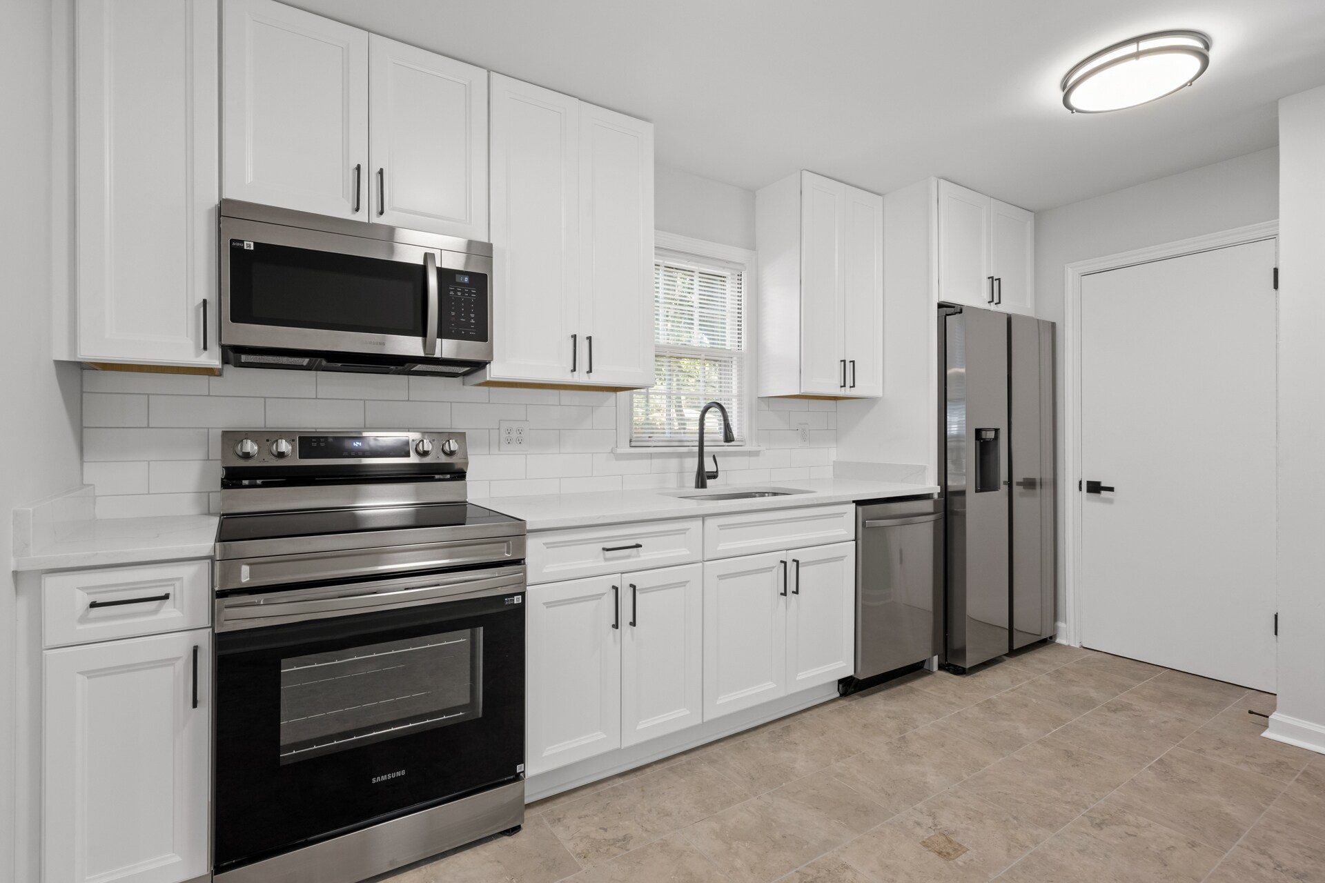 Building Photo - 2105 S Fernwood Dr