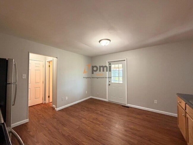 Building Photo - 424a Sequoia Dr