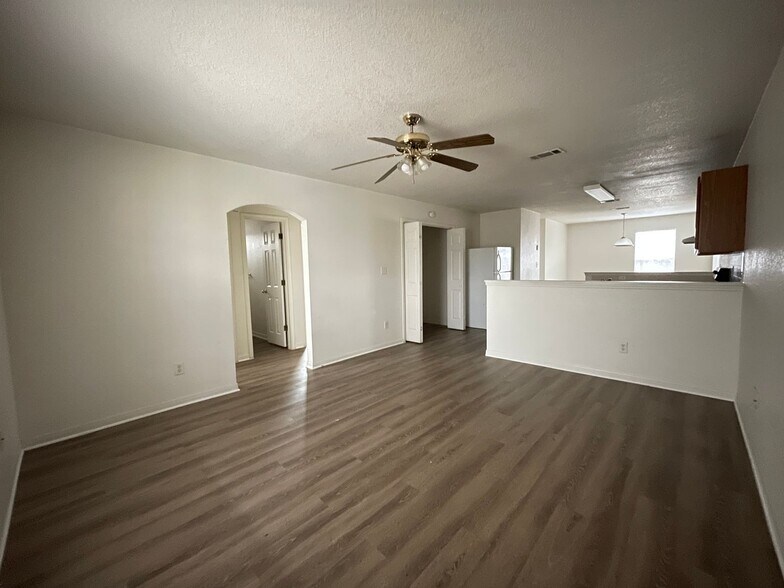 Building Photo - 2909 Cantabrian Dr