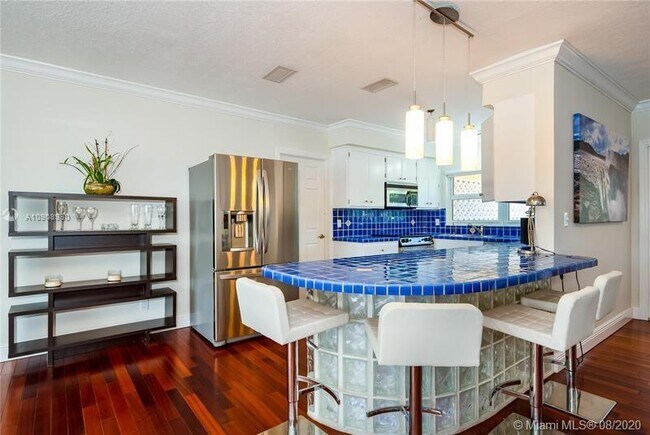 Building Photo - 1223 Seminole Dr