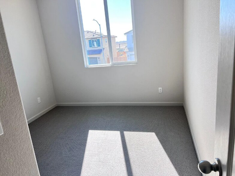 Building Photo - 3129 Ballena St