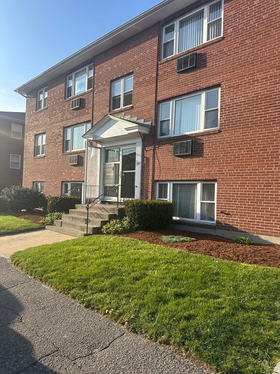 Building Photo - 39 Carey Ave