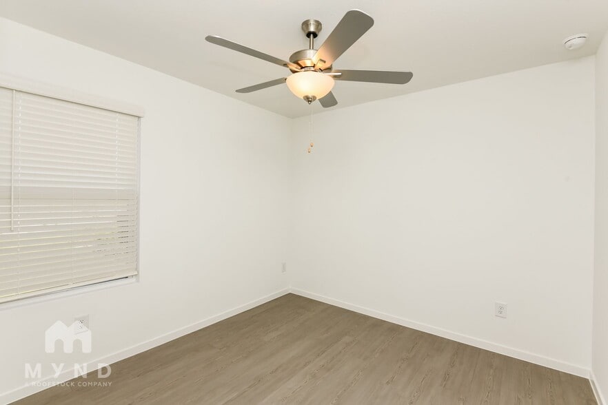 Building Photo - 2709 Ctr Crk Ln