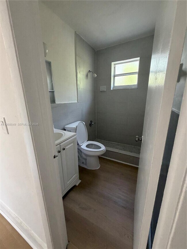 Building Photo - 1021 NW 5th St