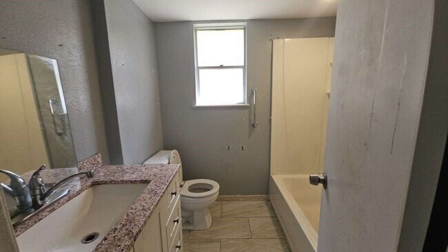 Building Photo - 7623 Kellwood Dr