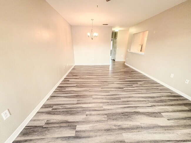 Building Photo - Spacious renovated 3-Bed, 2-Bath in VOB Riverview