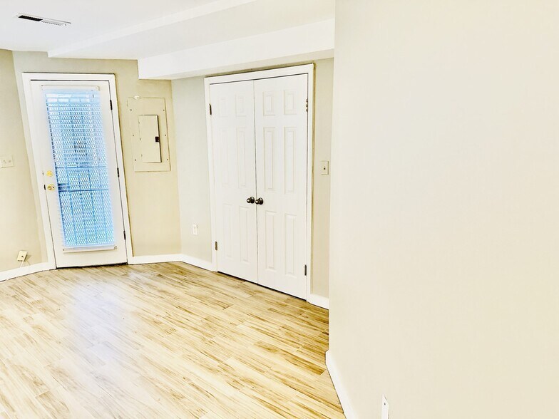 Building Photo - 2006 15th St NW