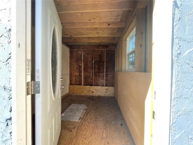 Building Photo - 10204 N Edison Ave