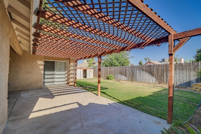 Building Photo - Spacious Home in SW Bakersfield!