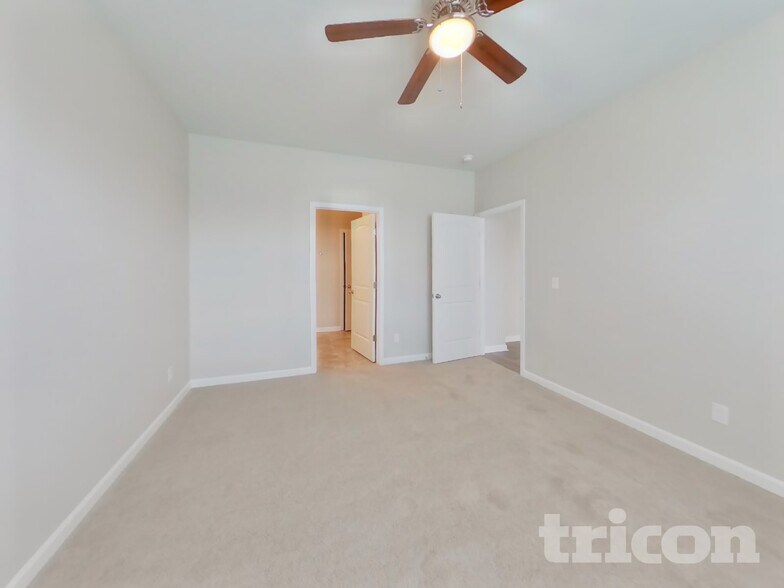 Building Photo - 2028 Tate Farm Ln