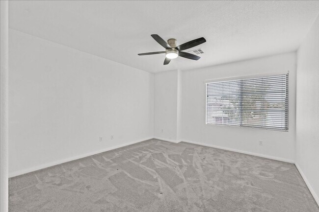 Building Photo - Desirable 4 Bedroom Home with Pool near Summerlin!