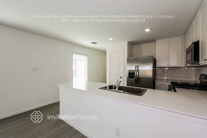 Building Photo - 1410 Merlin Blf St