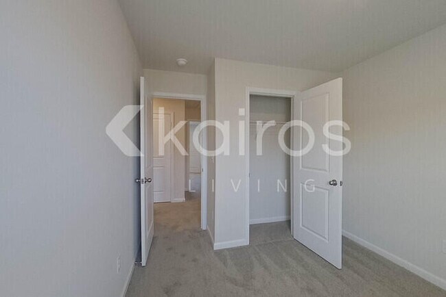 Building Photo - 2097 Banyan Cir