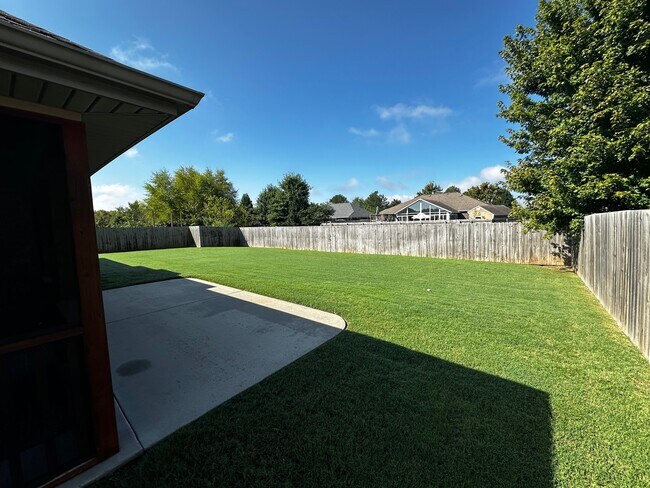 Building Photo - 2903 N Raven Ln