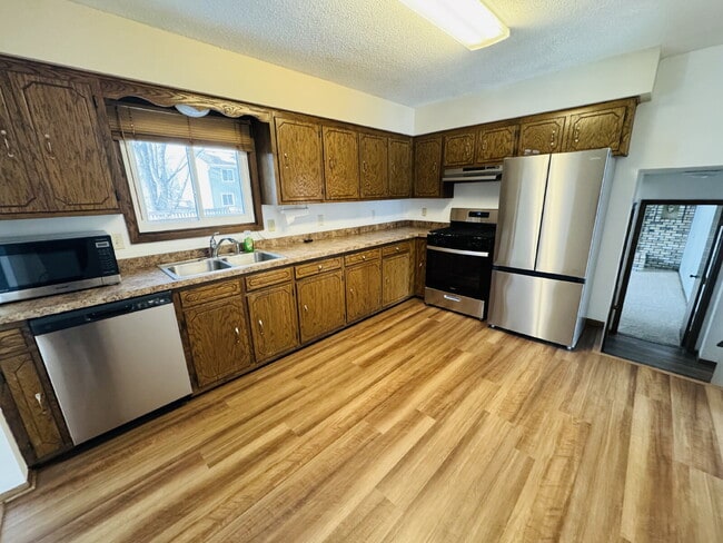 Building Photo - Winter Special half month off with February move in! 4-Bedroom Home in Blaine with 2 Full Baths a...