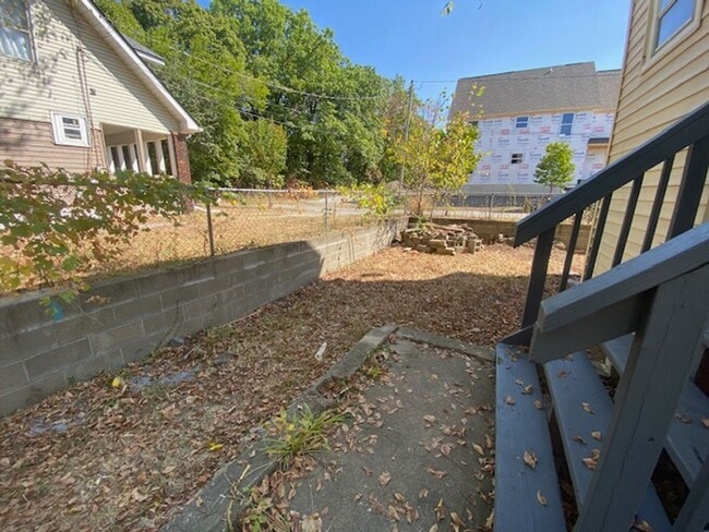 Building Photo - Welcoming 5BR/3BA with Dining Room & Laundry—Minutes to UA and Downtown