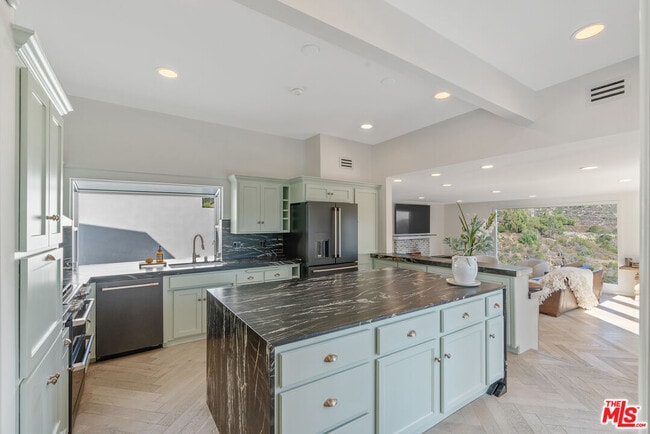 Building Photo - 3479 Wonder View Dr