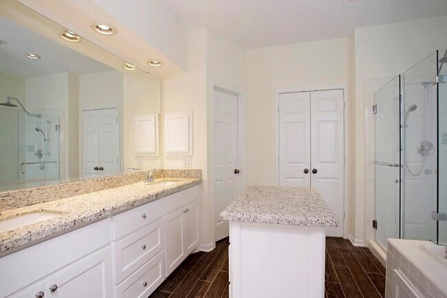 Building Photo - 6902 Afton Woods Dr