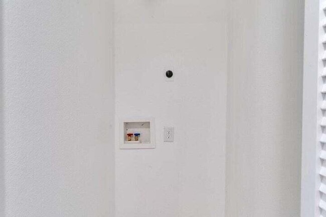 Building Photo - 34 Lakeview Cir