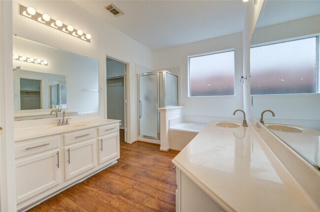 Building Photo - 16464 Beewood Glen Dr