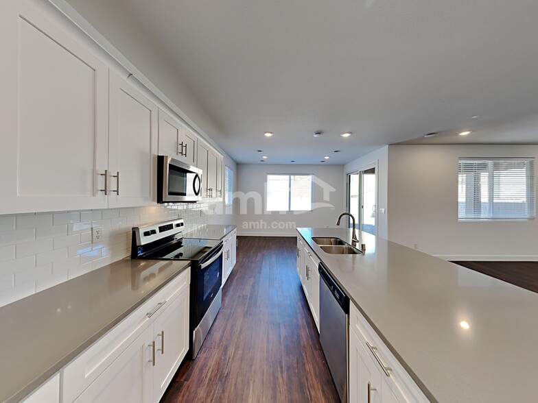 Building Photo - 4844 Blushing Star St