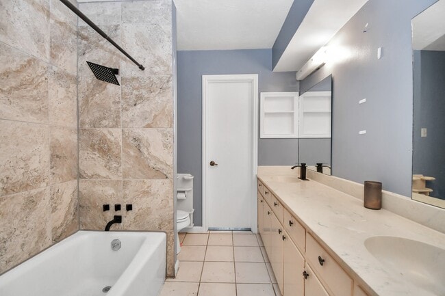 Building Photo - 2510 Hilton Head Dr