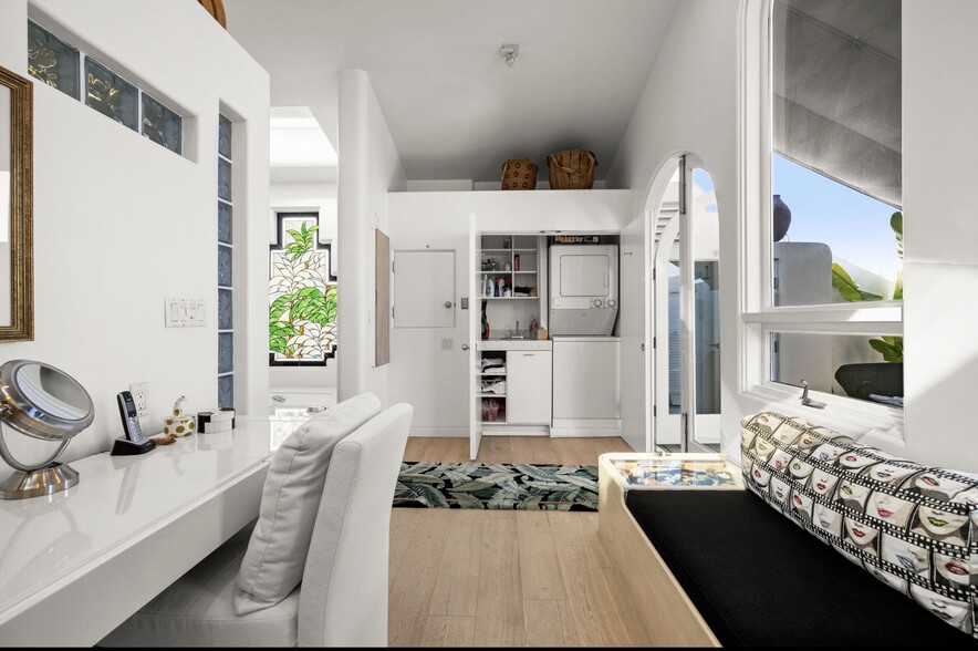 The primary suite has it's own washer dryer. - 120 Mast Mall