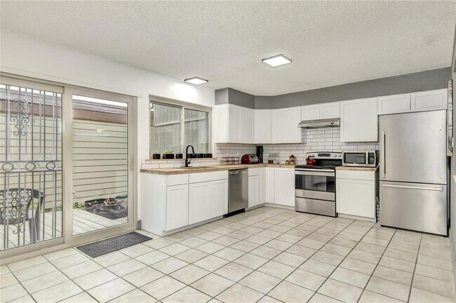 Building Photo - 12525 Wellington Park Dr