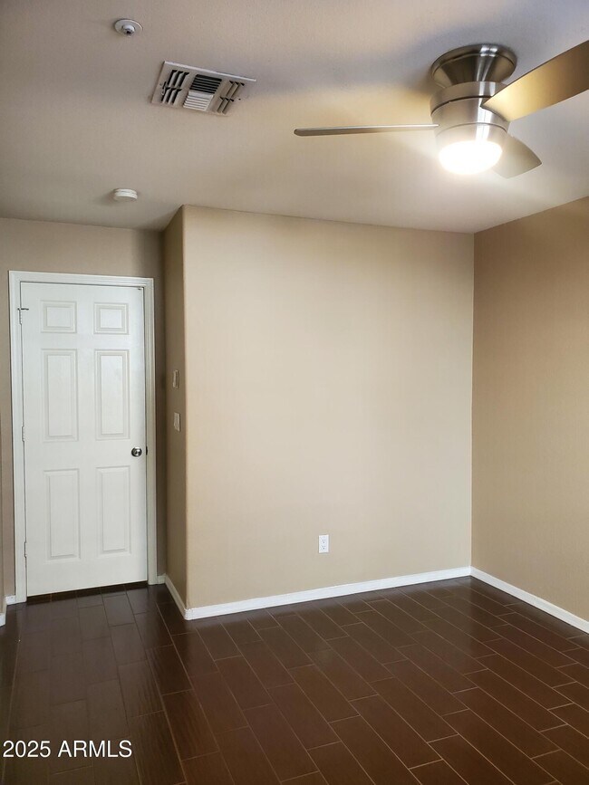 Building Photo - 12059 N 110th St