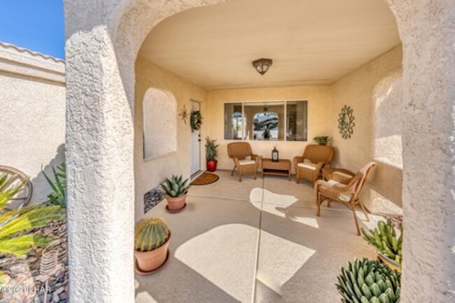 Building Photo - * Occupied* Unfurnished Long Term Pool Hom...