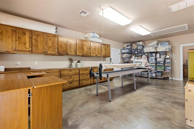 Building Photo - 421 Sweetbough St