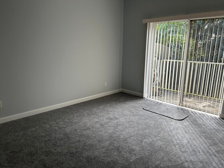 Master with balcony bedroom 1 - 2543 Creekside Dr