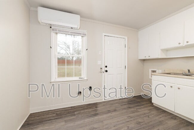 Building Photo - 101a Looneybrook Dr