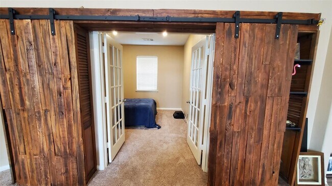 Building Photo - 6237 Stone Lake Dr