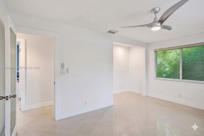 Building Photo - 417 NE 29th St