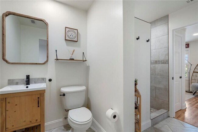 Building Photo - 61 View Point Dr