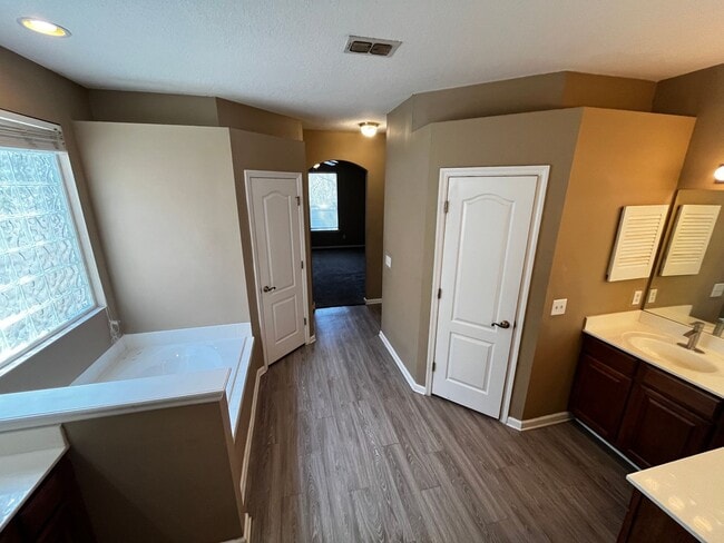 Building Photo - 4 bed / 2.5 bath in Middleburg