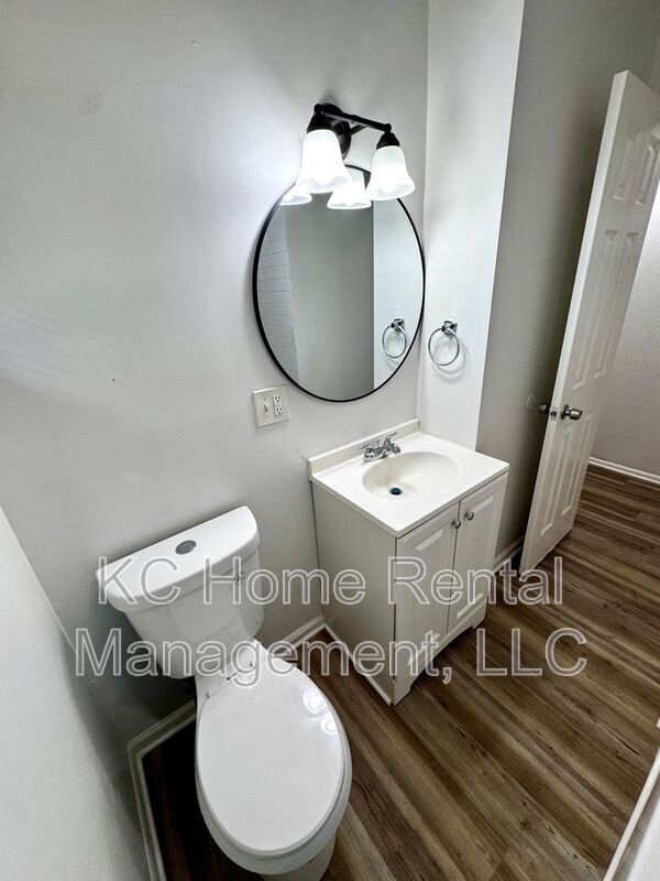 Building Photo - 7507 E 108th St