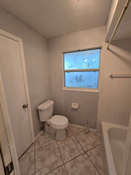 Building Photo - 3413 Sherwood Dr