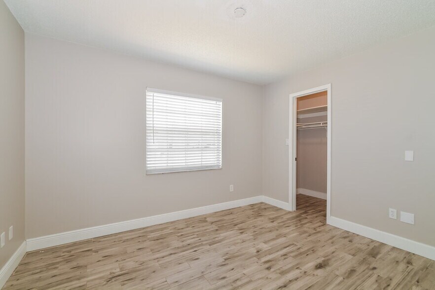 Building Photo - 1301 Baranova Rd