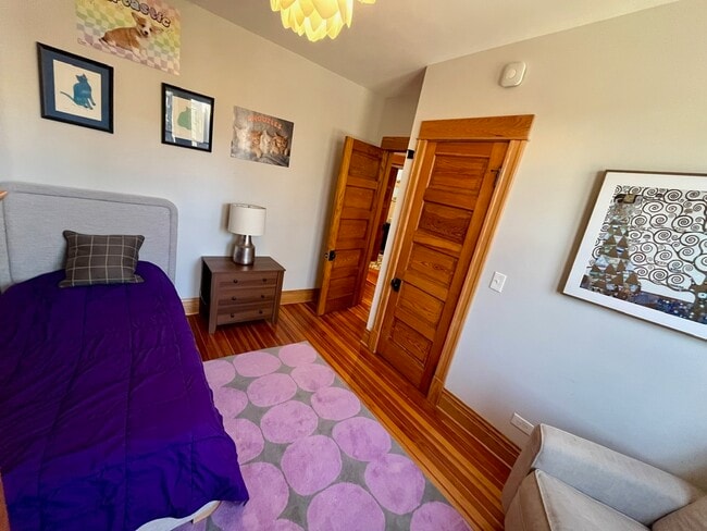 Building Photo - 3700 N Hermitage Ave