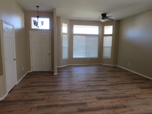 Building Photo - Spacious and Clean  Four Bedroom, Two Bath with attached 3 car garage home in Nipomo
