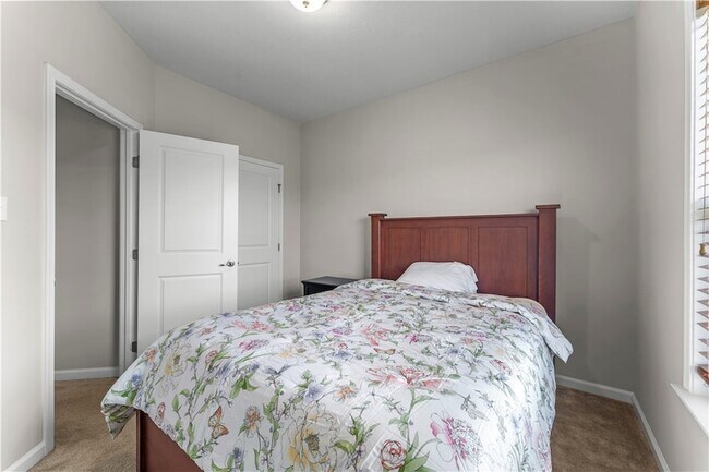 Building Photo - 410 Fairmont Dr