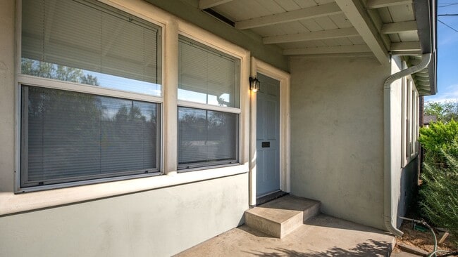 Building Photo - Centrally Located Sacramento Home